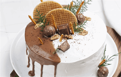 طرز تهیه کیک تولد چند لایه با قهوه و کارامل