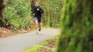 همه چیز درباره‌ی شروع دویدن؛ از تهیه‌ی وسایل لازم تا تغذیه‌ی قبل از دویدن