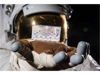 آزمایش‌های کرو-۱ در فضا