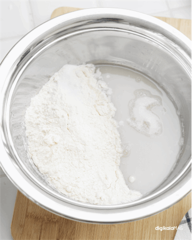 طرز تهیه نان زعتر لبنانی با پنیر خامه‌ای